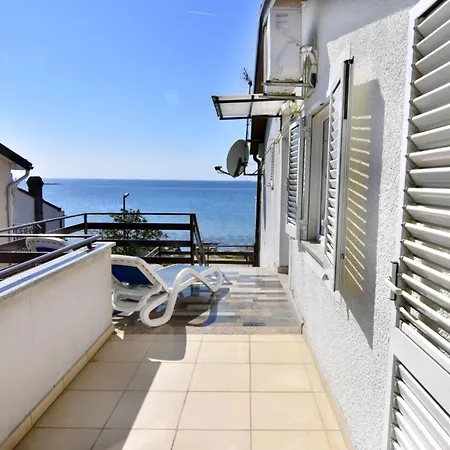 Mit Zwei Schlafzimmern Und Meerblick In By Interhome * Zambratija (Istria)