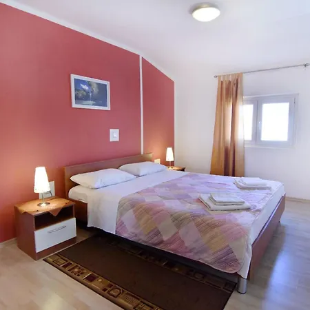 Mit Zwei Schlafzimmern Und Meerblick In By Interhome Apartment