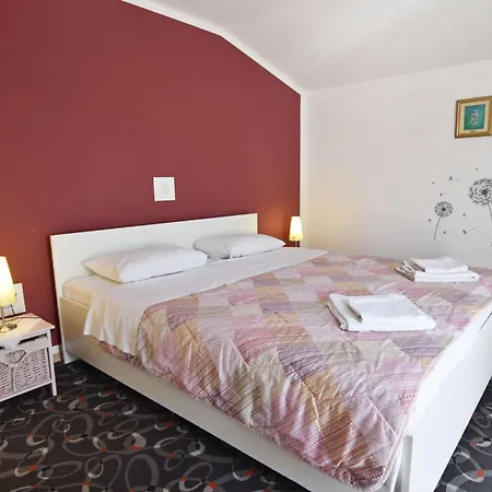 Mit Zwei Schlafzimmern Und Meerblick In By Interhome Apartment Zambratija (Istria)
