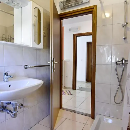 Mit Zwei Schlafzimmern Und Meerblick In By Interhome