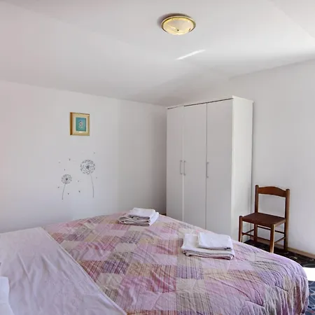 Apartment Mit Zwei Schlafzimmern Und Meerblick In By Interhome