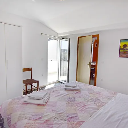 Mit Zwei Schlafzimmern Und Meerblick In By Interhome Zambratija (Istria)