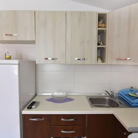 Apartment Mit Zwei Schlafzimmern Und Meerblick In By Interhome *