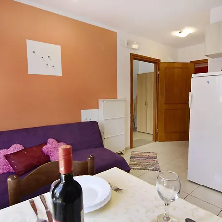 Mit Zwei Schlafzimmern Und Meerblick In By Interhome Apartment Zambratija (Istria)