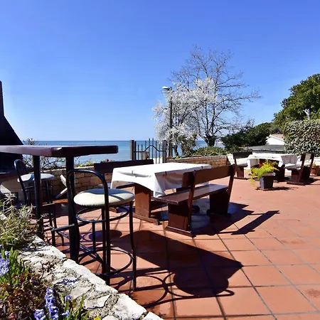 Mit Zwei Schlafzimmern Und Meerblick In By Interhome Apartment